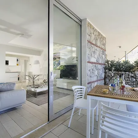 Ξενοδοχείο με διαμερίσματα Isola Bella Infinity 2*
