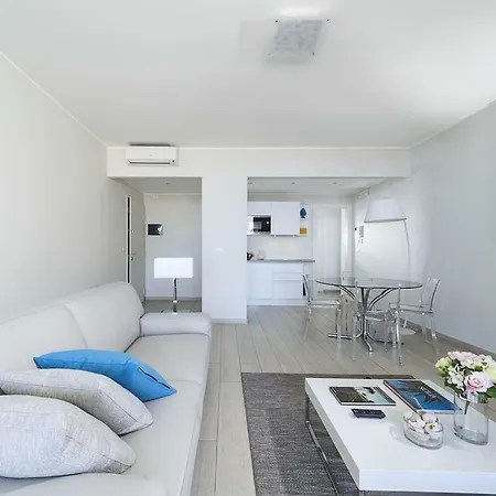 Aparthotel Isola Bella Infinity 2*